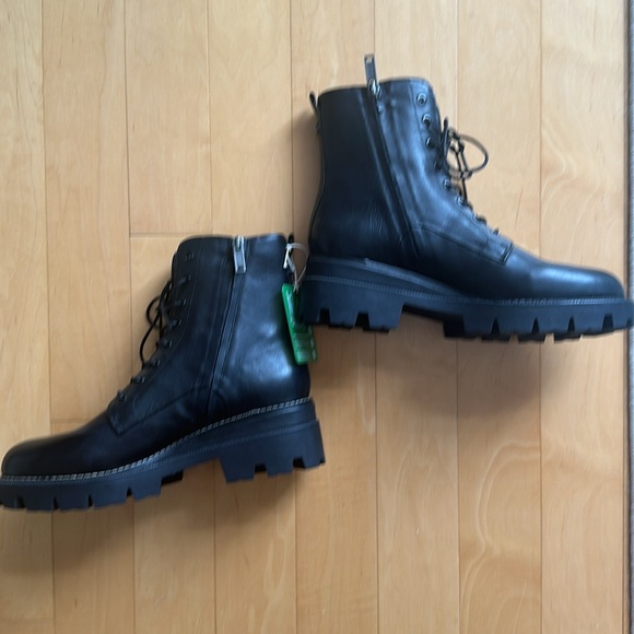 New with tags- Sam Edelman lug boots size 9 - Picture 3 of 4
